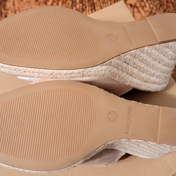 Steve Madden Women's Urge Wedge Sandal in Tan Suede - Size 7.5 - Picture 4 of 11